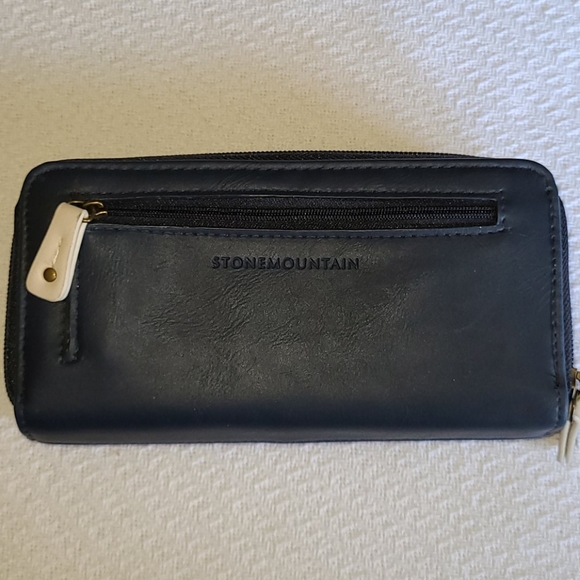 Stone Mountain Wallet - Picture 2 of 12